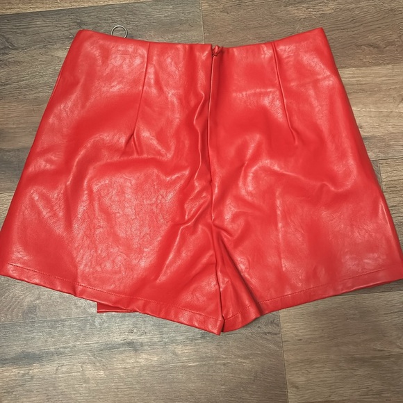 Red skort - Picture 2 of 2